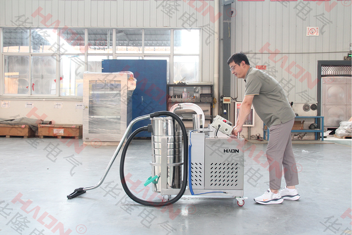 華隆電氣設(shè)備防爆吸塵器供應(yīng)商